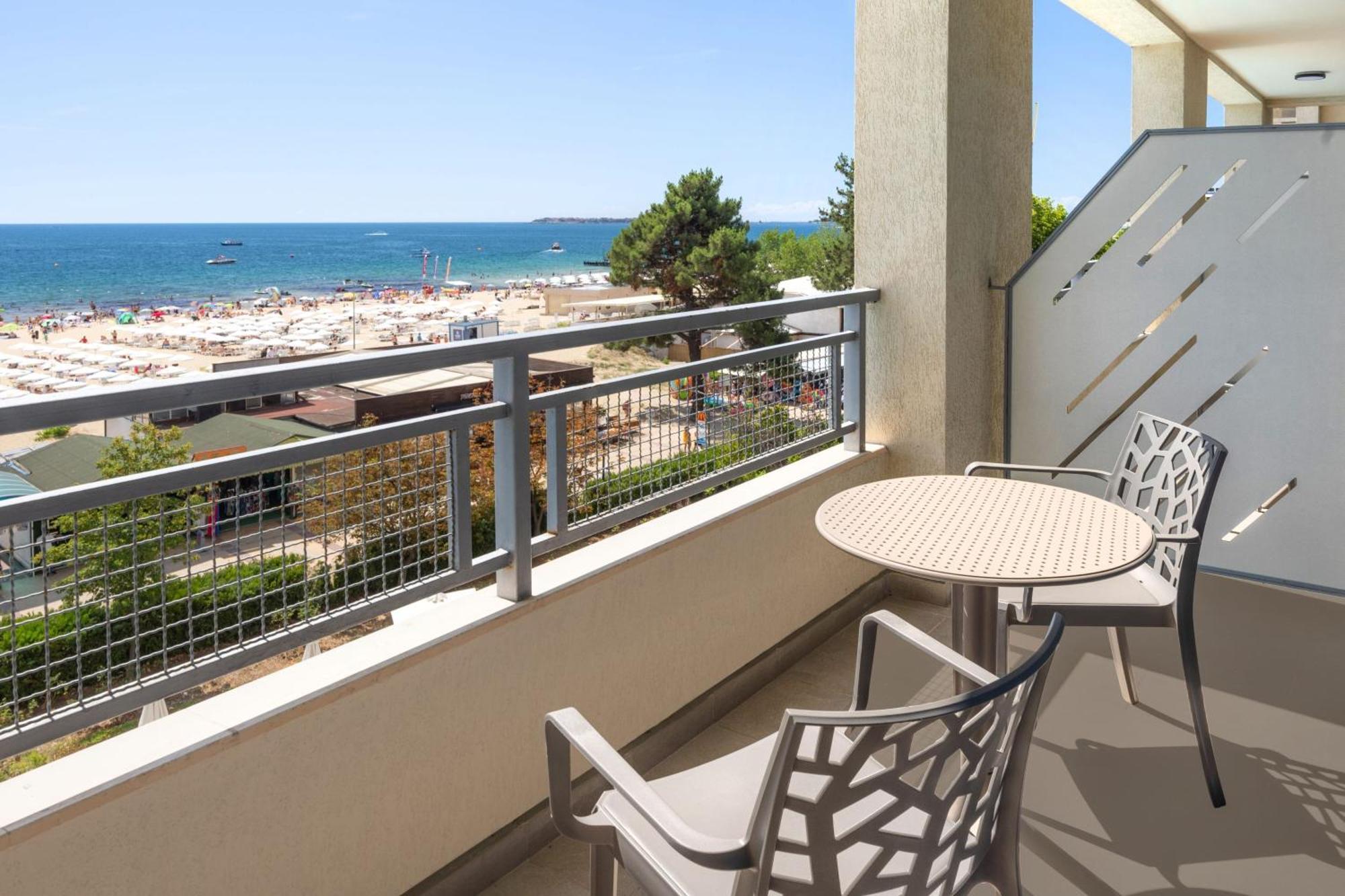King Suite with Sea View - Free Beach Access